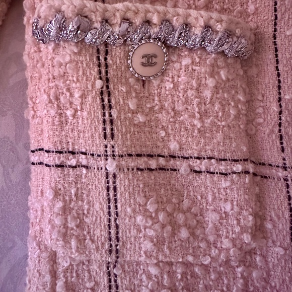 Chanel 2022 pink tweed jacket - Picture 5 of 7